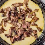 Queso fundido de arrachera