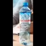 Agua sin gas