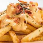 Fritas c/ queijo, orégano e bacon P
