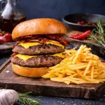 Hambúrguer cheddar e bacon