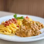 Massa calabresa, bacon e strogonoff