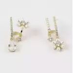 Arete con diseño de flor doble