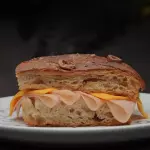 Focaccia Pavita y Queso Fundido