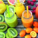 Jugos naturales en agua