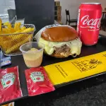 Combo Netflix Sozinho + 1 Coca lata