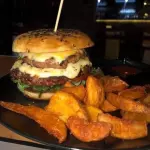 Hamburguesa clásica americana doble con queso