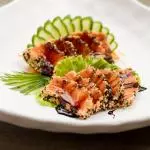 Sashimi goma (salmão ou atum)
