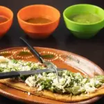 Huarache con quesillo