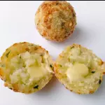 Bolinho de tapioca e dois queijos