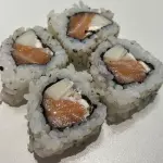Uramaki Salmão e palmito (5 peças)