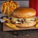 BURGUER TRIPLO QUEIJO + BATATA