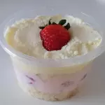 Bolo pote - Ninho com morangos