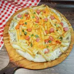 Salchipapas con cheddar (8 porc)