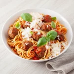 SPAGHETTI POMODORO E POLPETTA