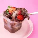 Bolo Brownie, Brigadeiro e Morangos
