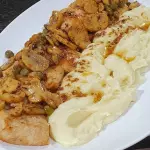 PEIXE BRANCO COM ALCAPARRAS E CHAMPIGNON
