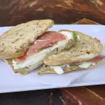 Crudo e mozzarella