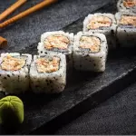 uramaki salmao grelhado ( 8 un )