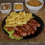 Linguiça grelhada com baião