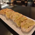 Tostas temperadas c/azeite e alho