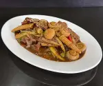 Carne con jojoticos y champiñones