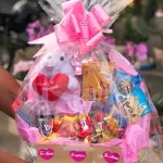 Cesta de chocolate c/ urso rosa