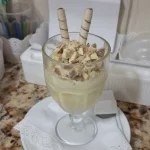 Sundae de KitKat branco