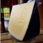 Parmesão Capa Preta Cunha±500g