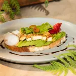 Tostada Aguacate