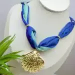 Collar marino pañoleta azul