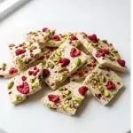 Branco com framboesa e pistache