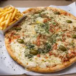 1 PIZZA MUZZARELLA + PAPAS CHICAS