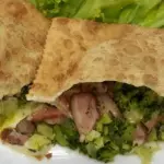 Pastel brocolis com bacon e mussarela