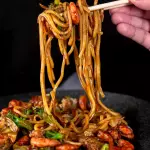 YAKISSOBA DE CARNE