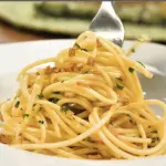 MACARRÃO ALHO E ÓLEO