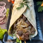 Filé com cebola caramelizada
