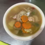 Sopa wantan con tallarines