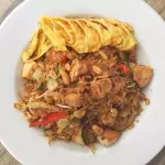 ARROZ INDONES CAMARONES Y POLLO