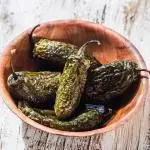 Chiles Toreados con Salsa Rebel