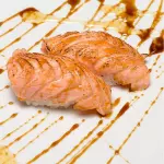 Niguiri salmão maçaricado  2 UN
