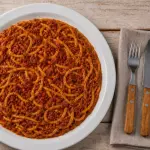 MACARRÃO C/ MOLHO Á BOLONHESA