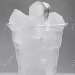 Vaso con hielo
