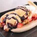 Banana split de vainilla y chocolate