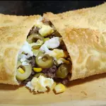 Pastel  Carne, Ovo, Milho e Azeitona
