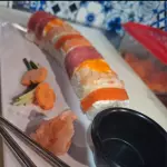 Arcoiris de mariscos Roll