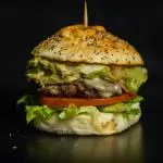 GORILLA GREEN, PAPAS Y BEBIDA