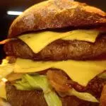 Double Smash Burger com fritas