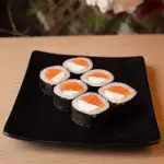 HOSSOMAKI DE SALMÃO PHILADELPHIA