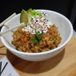 Yakimeshi de pollo