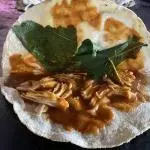 Empanada de amarillo.